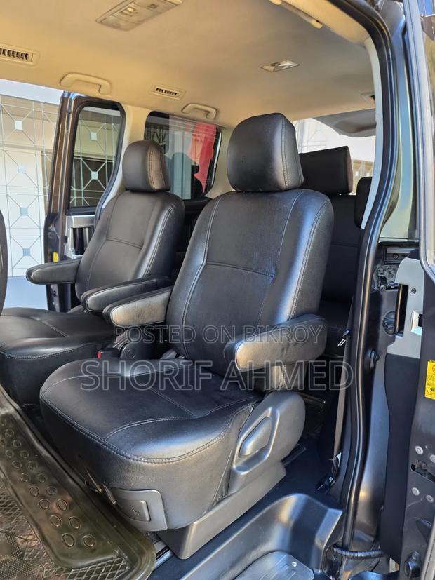 Toyota Noah 2011 Gray