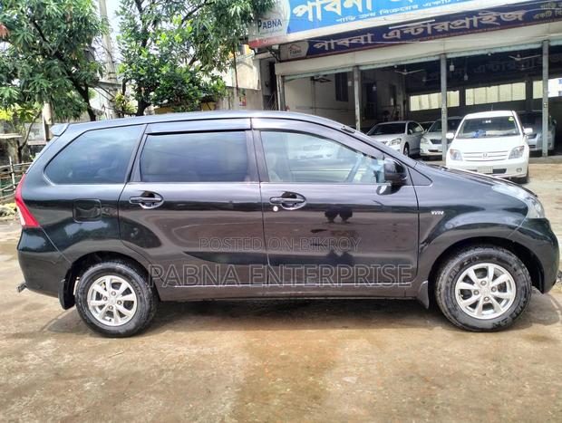 Toyota Avanza 2012 Black