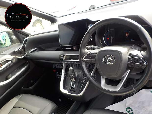 Toyota Voxy Hybrid S-Z 2WD 7-Seater 2022 Pearl