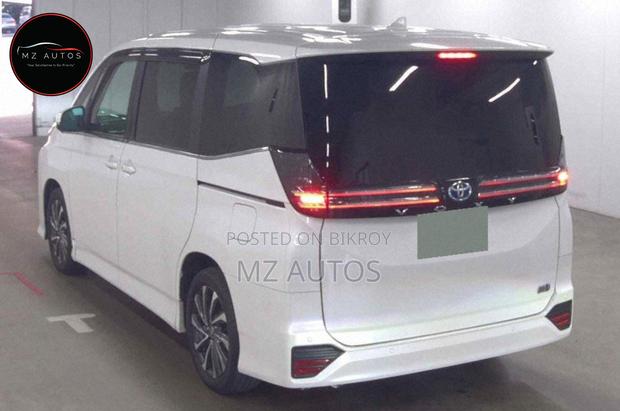 Toyota Voxy Hybrid S-Z 2WD 7-Seater 2022 Pearl