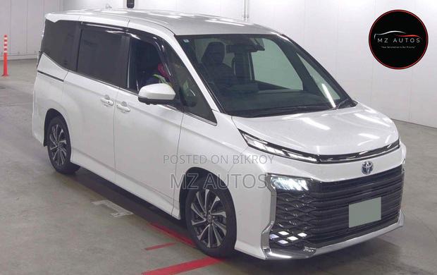 Toyota Voxy Hybrid S-Z 2WD 7-Seater 2022 Pearl