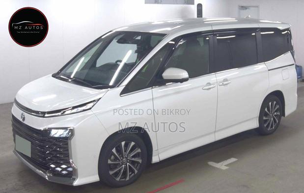 Toyota Voxy Hybrid S-Z 2WD 7-Seater 2022 Pearl