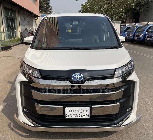 Toyota Noah 2023 Pearl