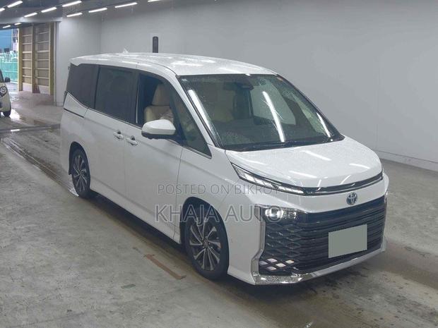 Toyota Voxy Hybrid S-Z 2WD 7-Seater 2022 Pearl
