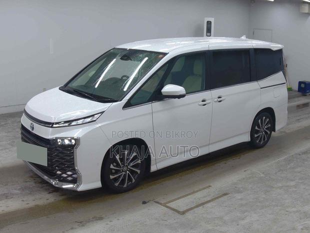 Toyota Voxy Hybrid S-Z 2WD 7-Seater 2022 Pearl