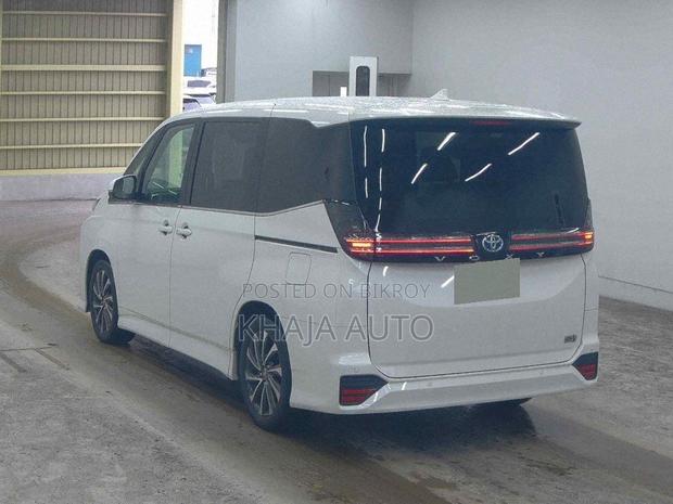 Toyota Voxy Hybrid S-Z 2WD 7-Seater 2022 Pearl