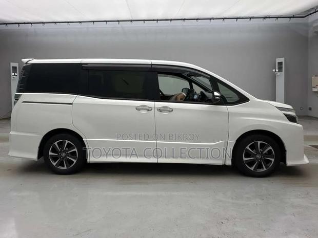 New Toyota Voxy 2021 Pearl