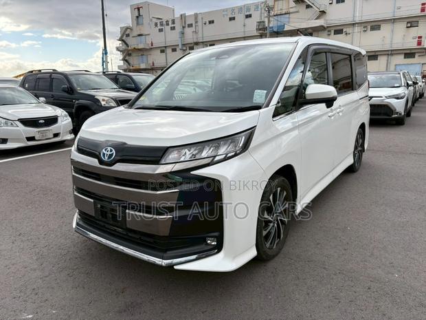 Toyota Noah 2022 Pearl