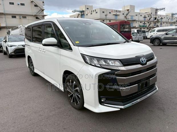 Toyota Noah 2022 Pearl