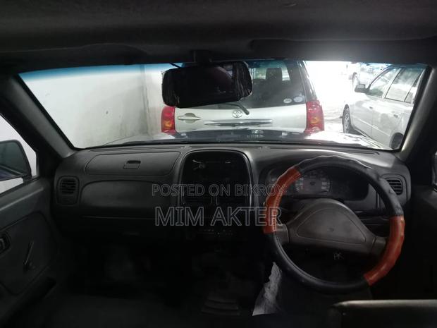 Nissan Pick-Up 2002 Blue