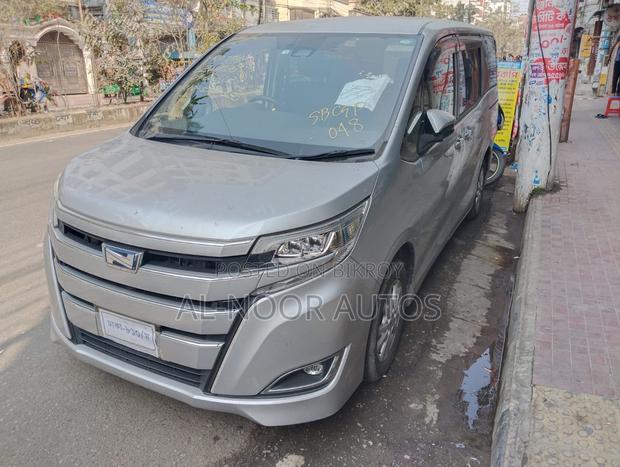 Toyota Noah 2021 Silver
