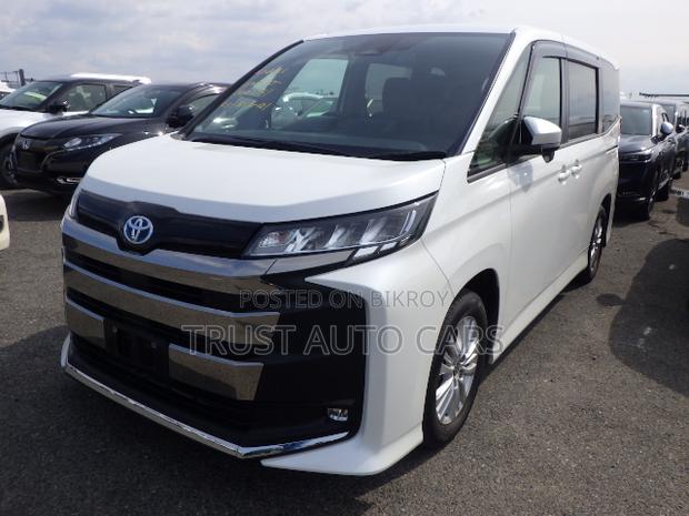 Toyota Noah 2022 White