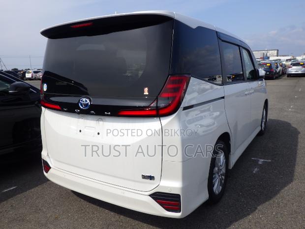 Toyota Noah 2022 White