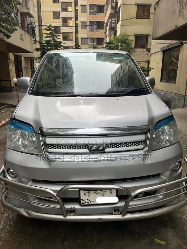 Toyota Noah 2003 Silver