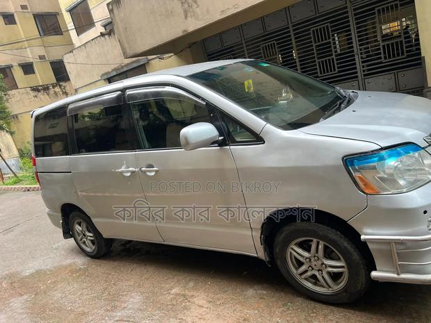 Toyota Noah 2003 Silver