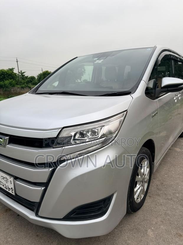 Toyota Noah 1.8 FWD Hybrid (7 Seater) 2018 Silver