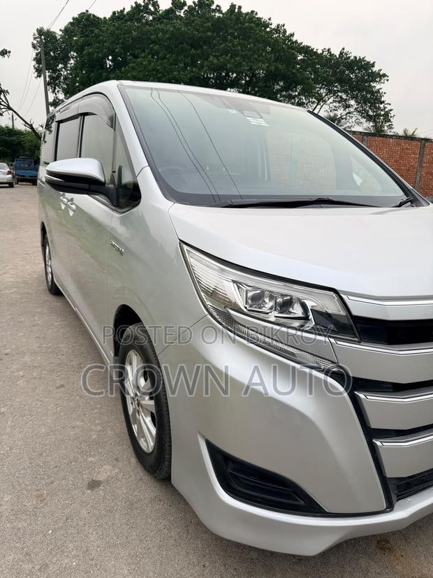 Toyota Noah 1.8 FWD Hybrid (7 Seater) 2018 Silver