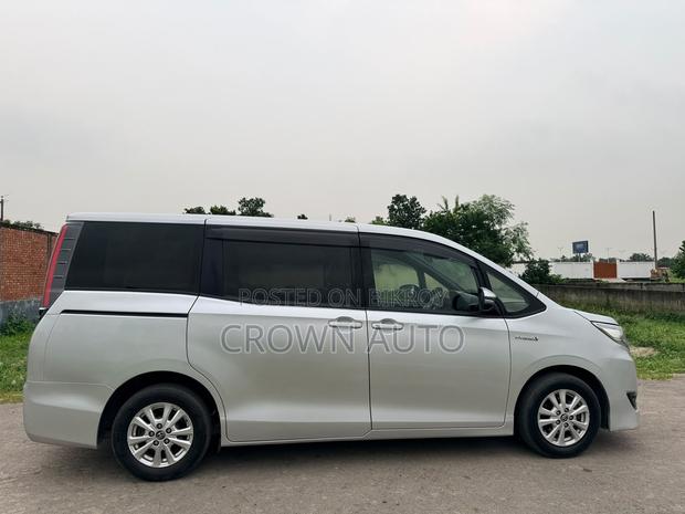 Toyota Noah 1.8 FWD Hybrid (7 Seater) 2018 Silver