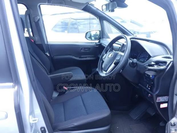 Toyota Noah 2021 Silver