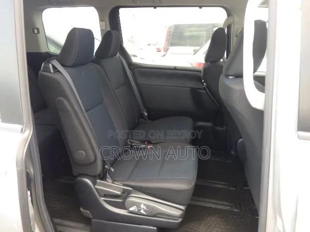 Toyota Noah 2021 Silver