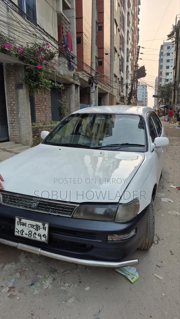 Toyota Corolla 2002 White