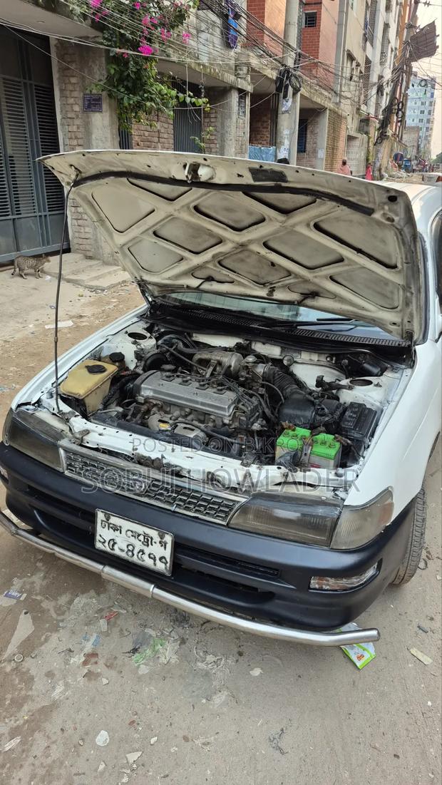 Toyota Corolla 2002 White
