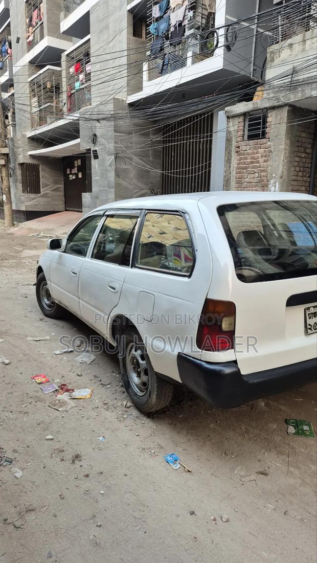 Toyota Corolla 2002 White