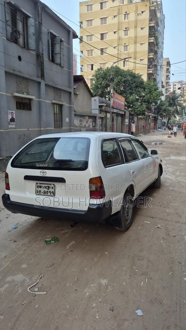 Toyota Corolla 2002 White