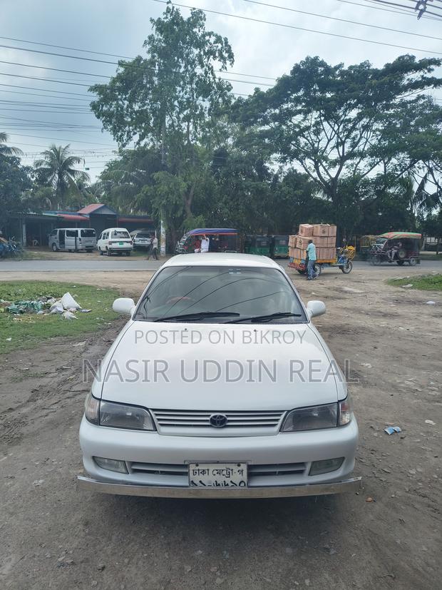 Toyota Corolla Sedan Automatic 1998 White