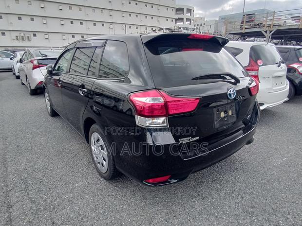 Toyota Corolla Fielder 1.5 Hybrid FWD 2021 Black