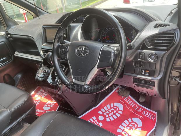 Toyota Noah 2.0 AWD (7 Seater) 2018 Purple