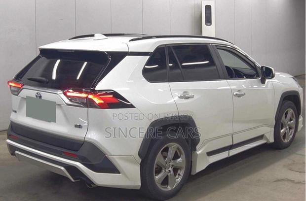 Toyota RAV4 2021 Pearl