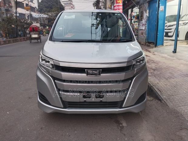 Toyota Noah 2021 Silver