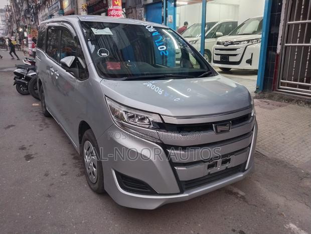 Toyota Noah 2021 Silver