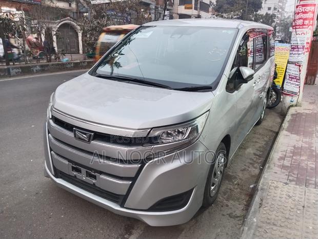 Toyota Noah 2021 Silver