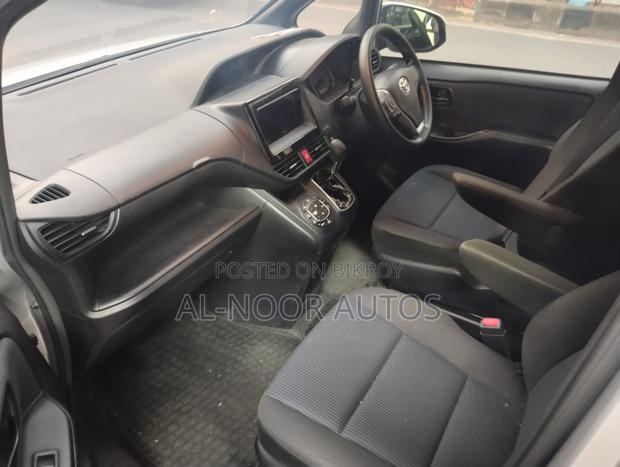 Toyota Noah 2021 Silver