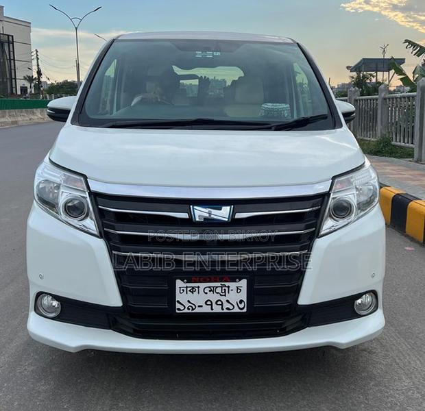 Toyota Noah 1.8 FWD Hybrid (7 Seater) 2014 Pearl