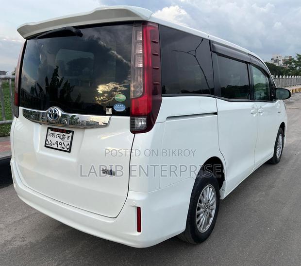 Toyota Noah 1.8 FWD Hybrid (7 Seater) 2014 Pearl