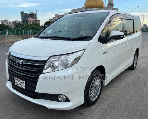 Toyota Noah 1.8 FWD Hybrid (7 Seater) 2014 Pearl