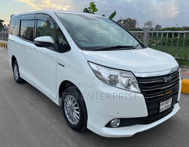 Toyota Noah 1.8 FWD Hybrid (7 Seater) 2014 Pearl