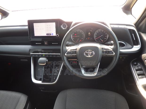 Toyota Noah 2022 Pearl