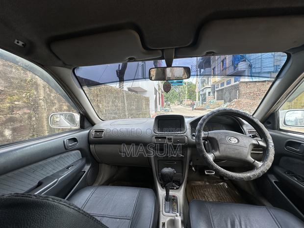 Toyota Corolla 1999 White