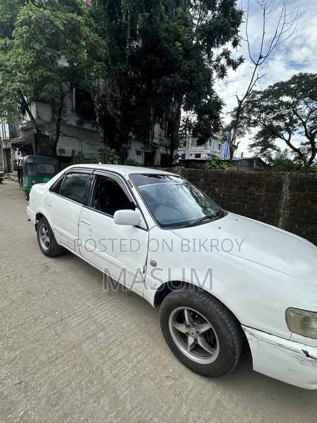 Toyota Corolla 1999 White