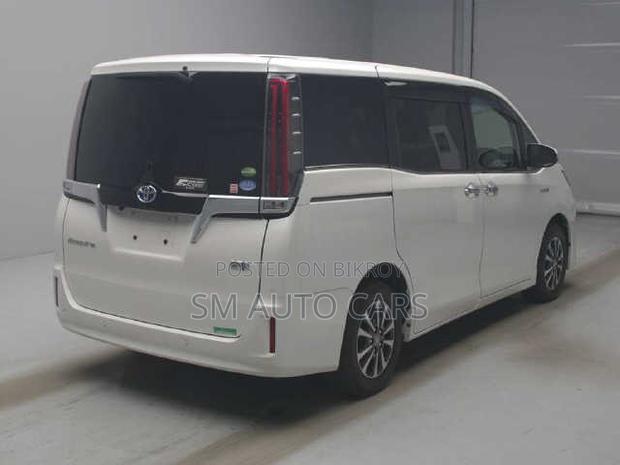Toyota Esquire 1.8 FWD Hybrid (7 Seater) 2021 Pearl