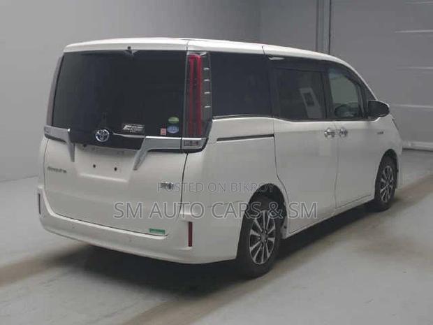 Toyota Esquire 1.8 FWD Hybrid (7 Seater) 2021 Pearl