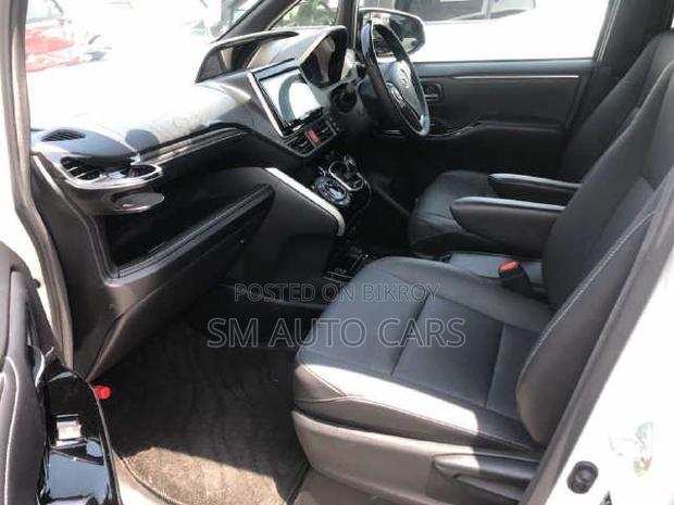 Toyota Esquire 1.8 FWD Hybrid (7 Seater) 2021 Pearl