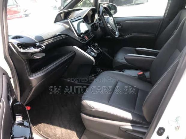 Toyota Esquire 1.8 FWD Hybrid (7 Seater) 2021 Pearl