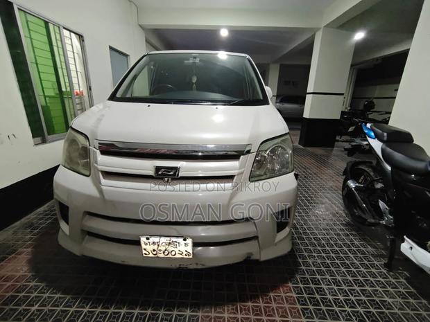 Toyota Noah 2.0 AWD (8 Seater) 2005 Pearl