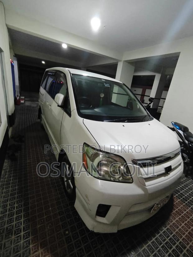 Toyota Noah 2.0 AWD (8 Seater) 2005 Pearl