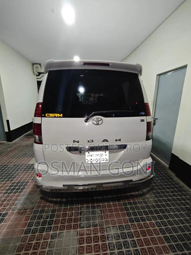 Toyota Noah 2.0 AWD (8 Seater) 2005 Pearl
